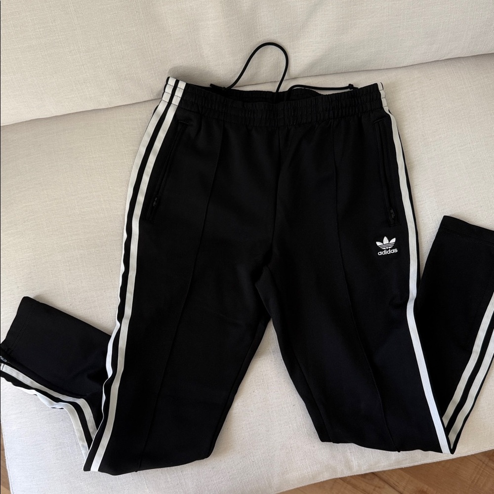Adidas | Black Joggers with zip pockets and hem | Trefoil